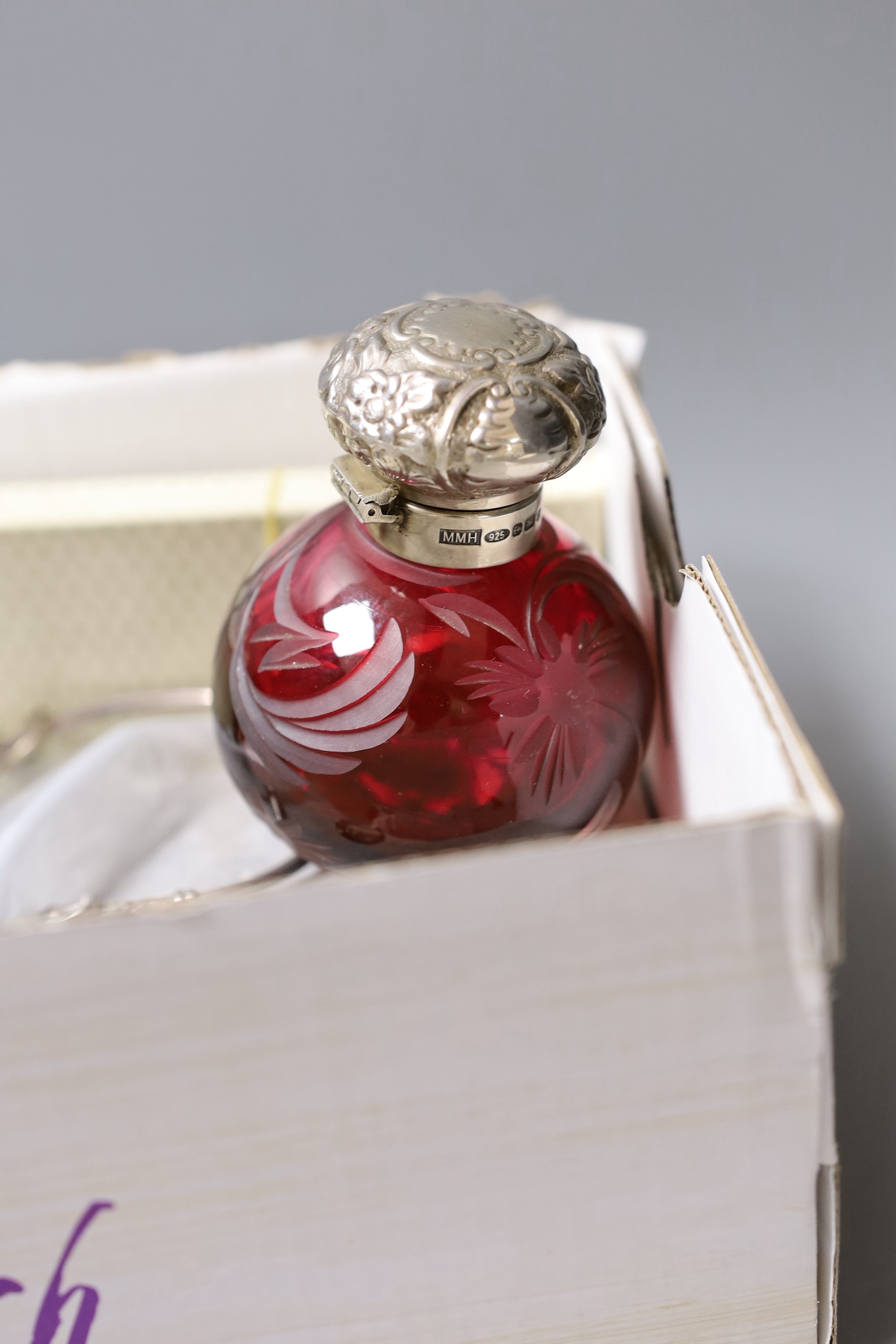 Assorted costume jewellery etc, including a silver mounted ruby glass scent bottle.